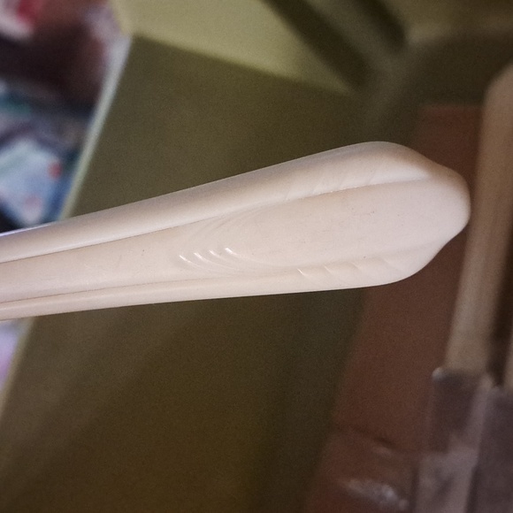 6 table knives white plastic handles good used condition - Picture 2 of 2